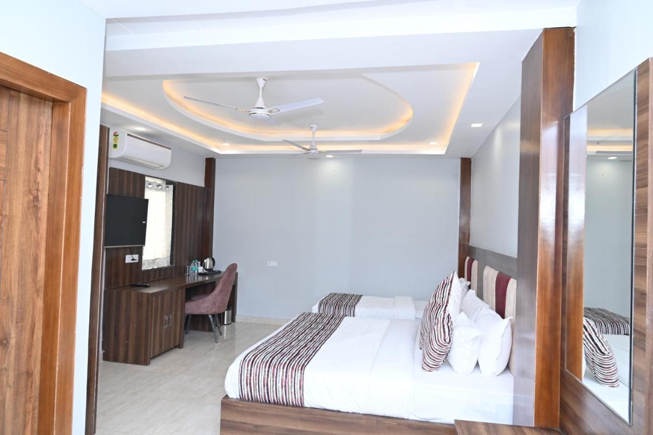Hotel Vasdaa Grand Dehradun Exterior foto